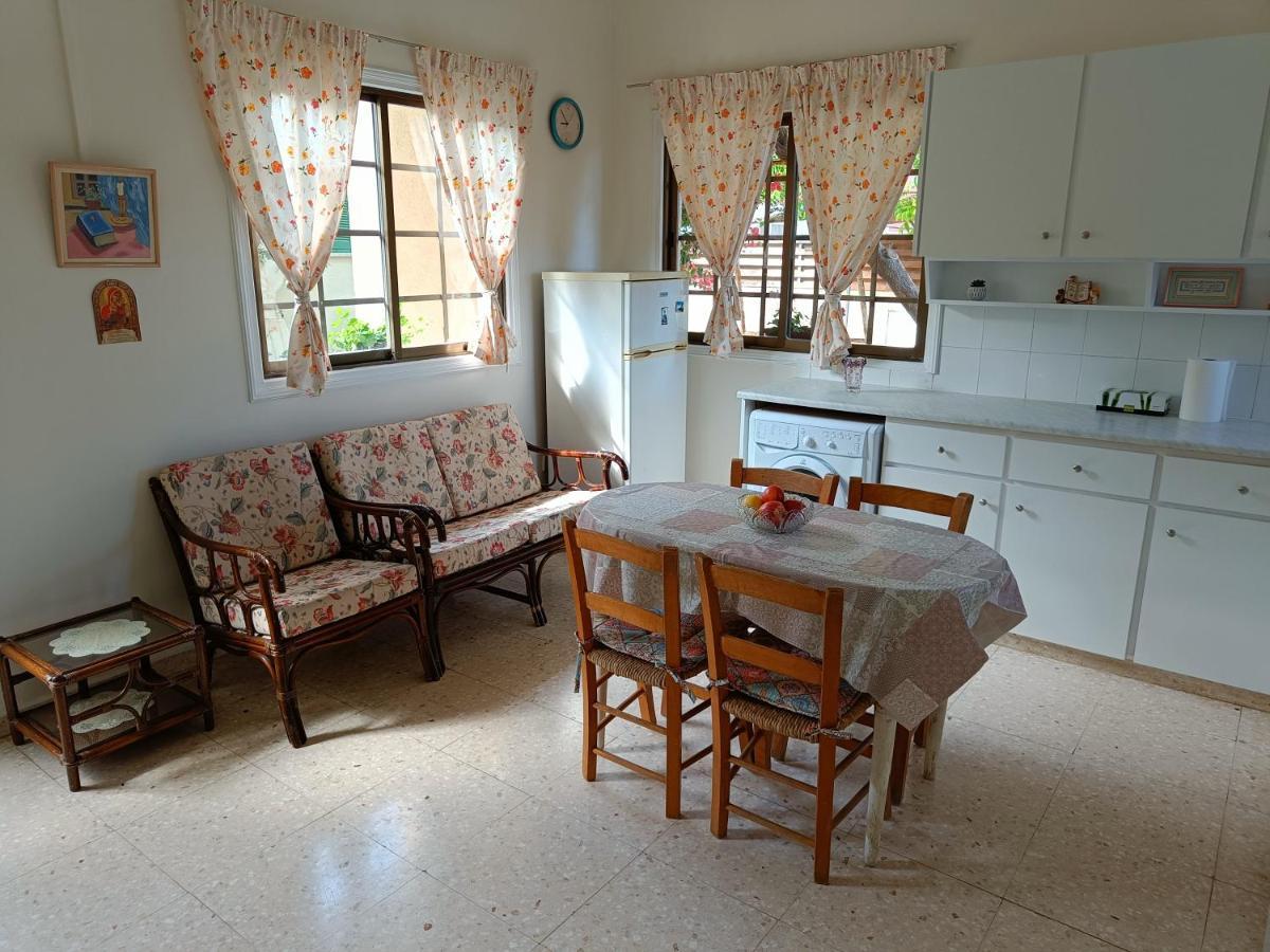 The Grapevine Guest House Paphos Eksteriør billede